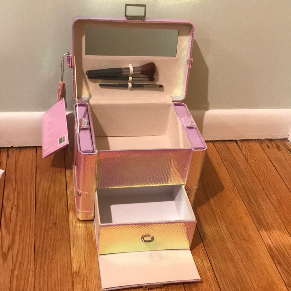NWT ULTA Illuminate the Day Set